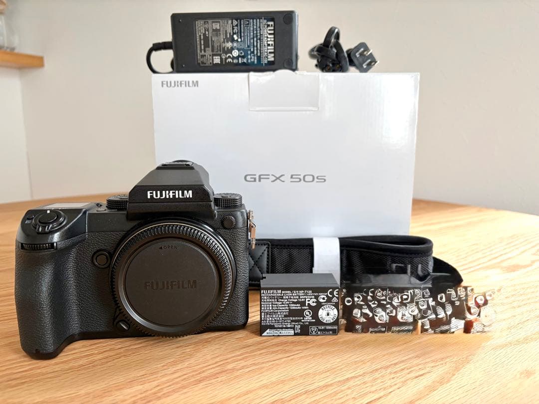 【美品】FUJIFILM GFX50S 中判ミラーレスカメラ