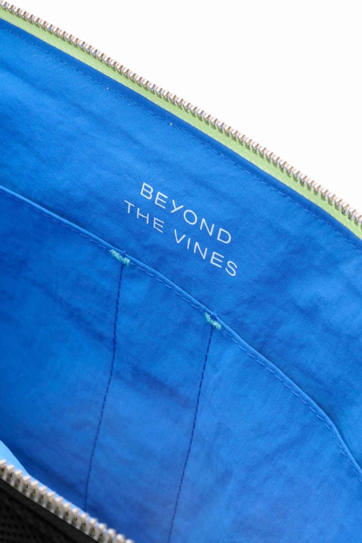 BEYOND THE VINES Poofy PCケース ビヨンド ザ バインズ