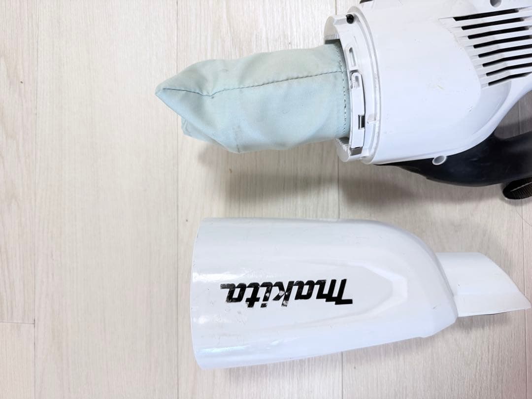 Makita ハンディクリーナー 充電器・バッテリー付き　18v