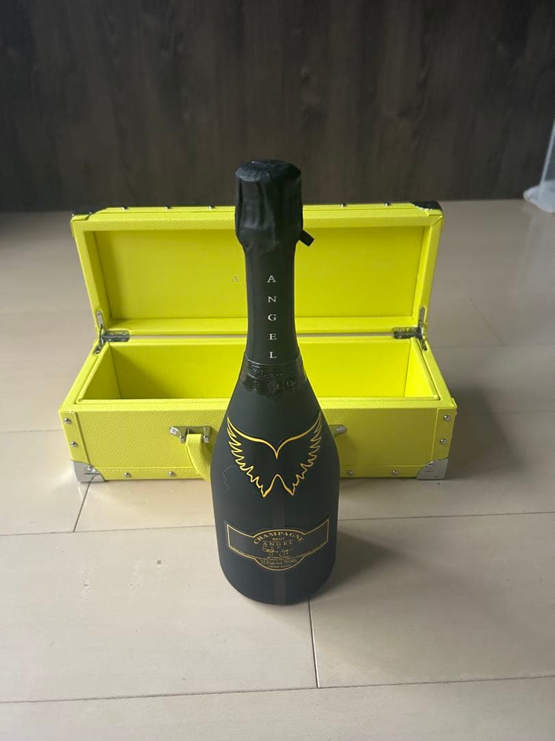 ANGEL スタッズ付きイエローボックス 定価51,700値下げ交渉⭕️