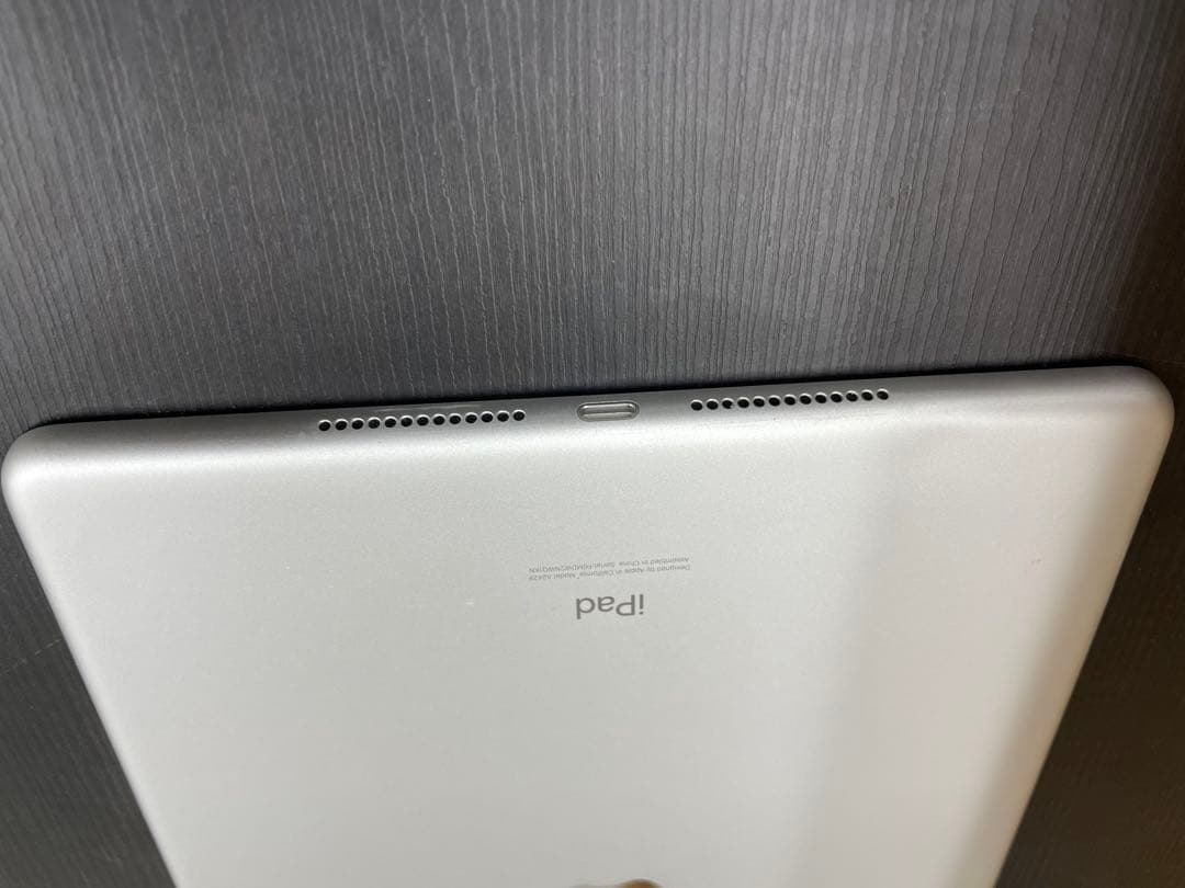 Apple iPad 第8世代 シルバー　32GB MYMJ2J/A