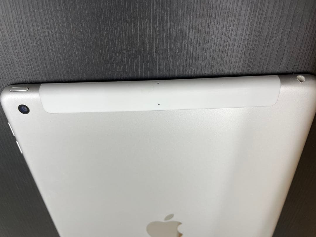 Apple iPad 第8世代 シルバー　32GB MYMJ2J/A