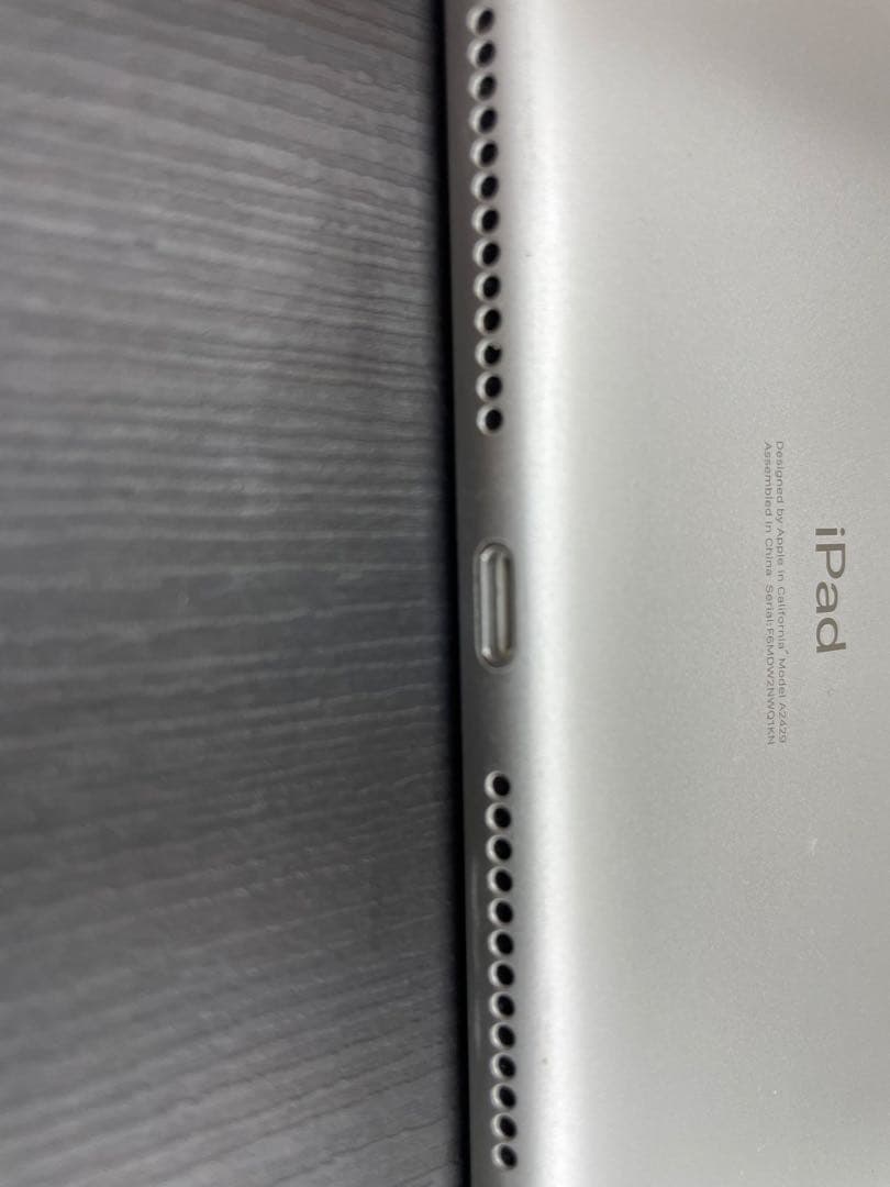 Apple iPad 第8世代 シルバー　32GB MYMJ2J/A