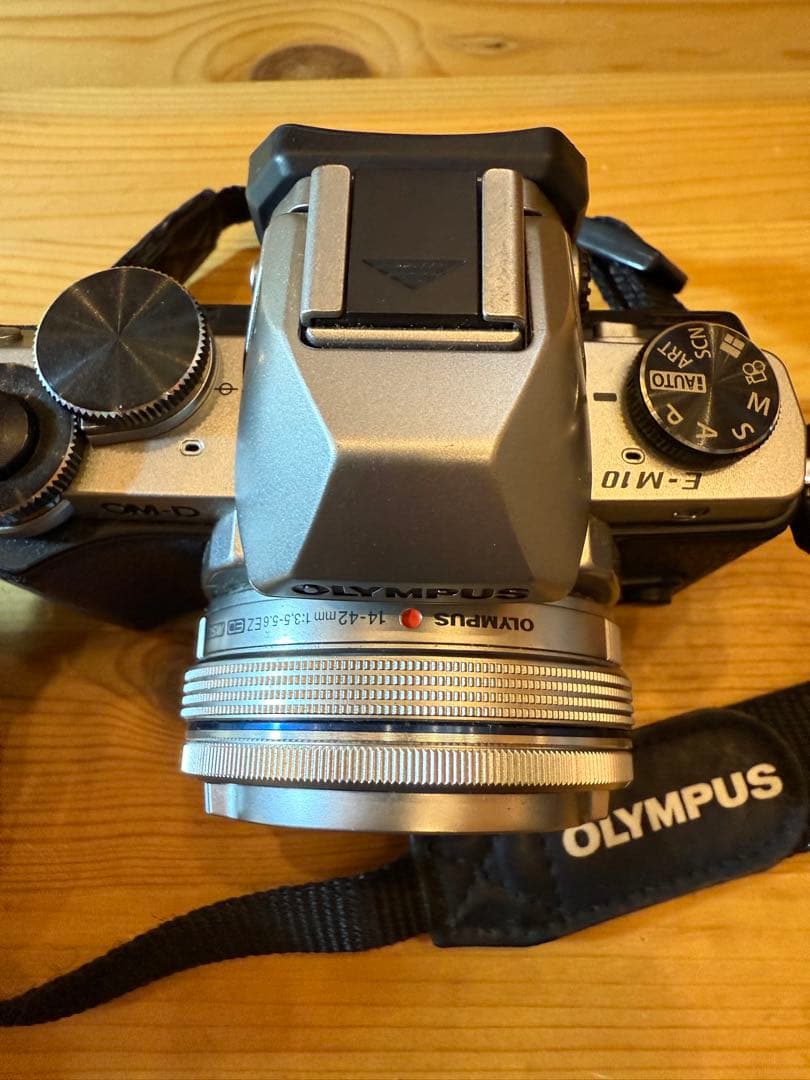 OLYMPUS OM-D E-M10 初代