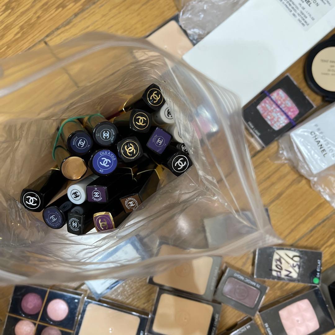 コスメ トライアルセット多数CHANEL成分は日本販売と同じです 鏡も有ります