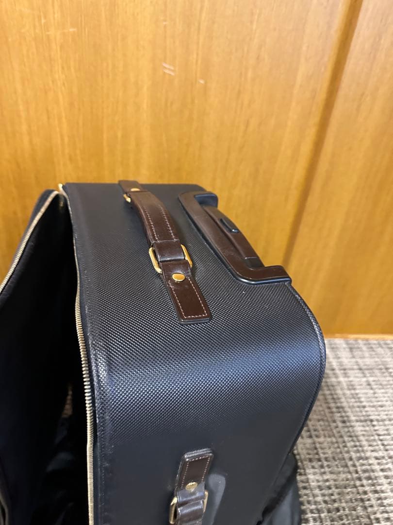 BOTTEGA VENETA ブラックキャリーケース