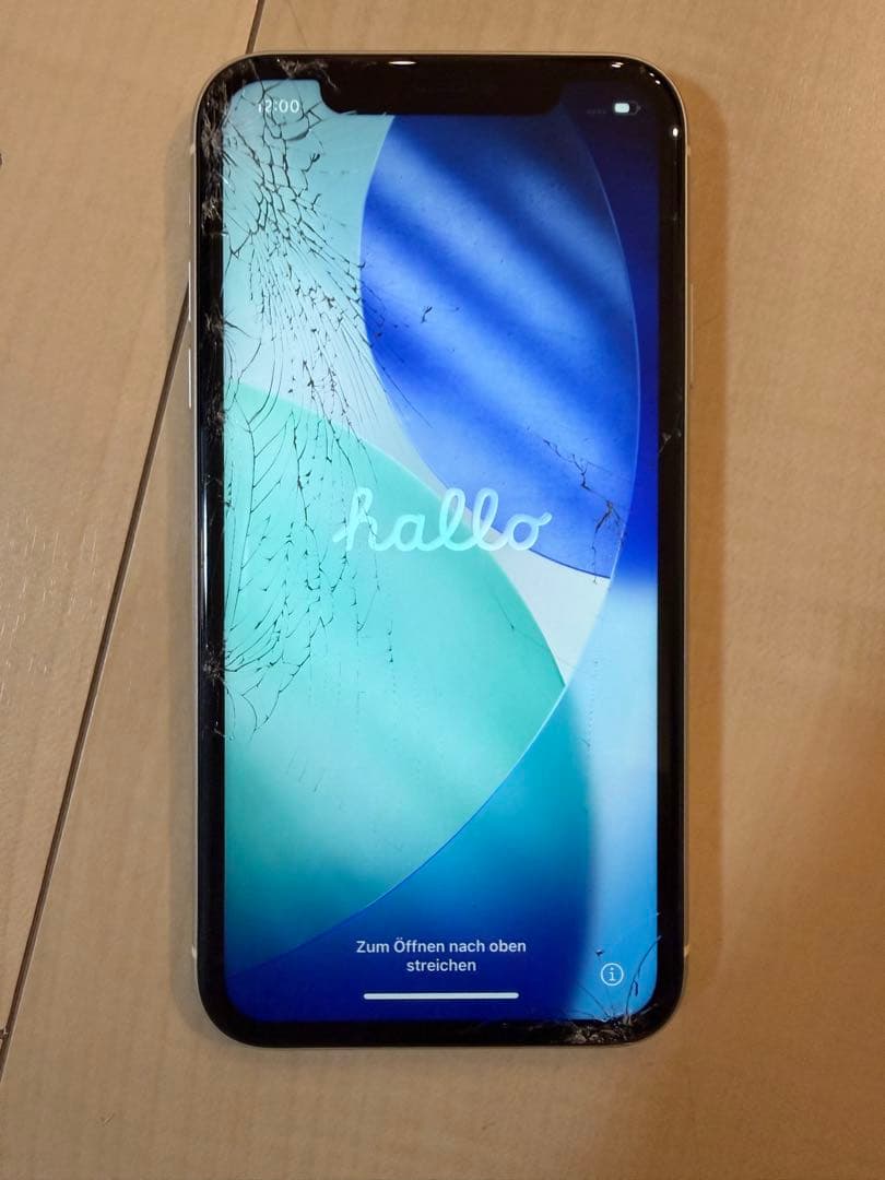 Apple iPhone 11 ホワイト　64GB 本体ジャンク品