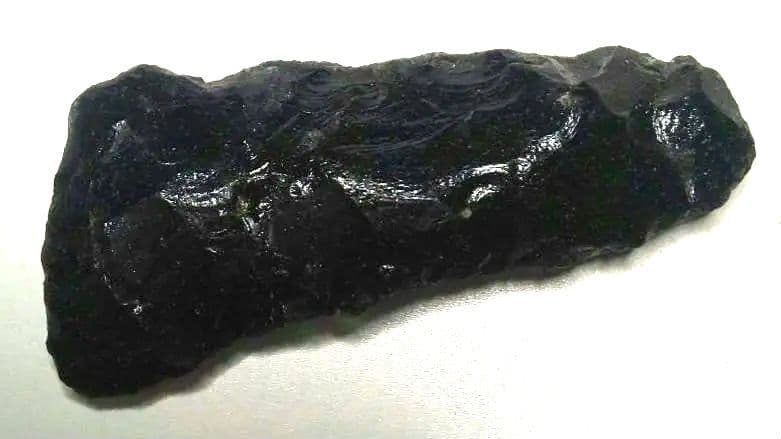 黒曜石ナイフ ○ナイフ一周全てが、刀です。古代人の知恵の逸品では。