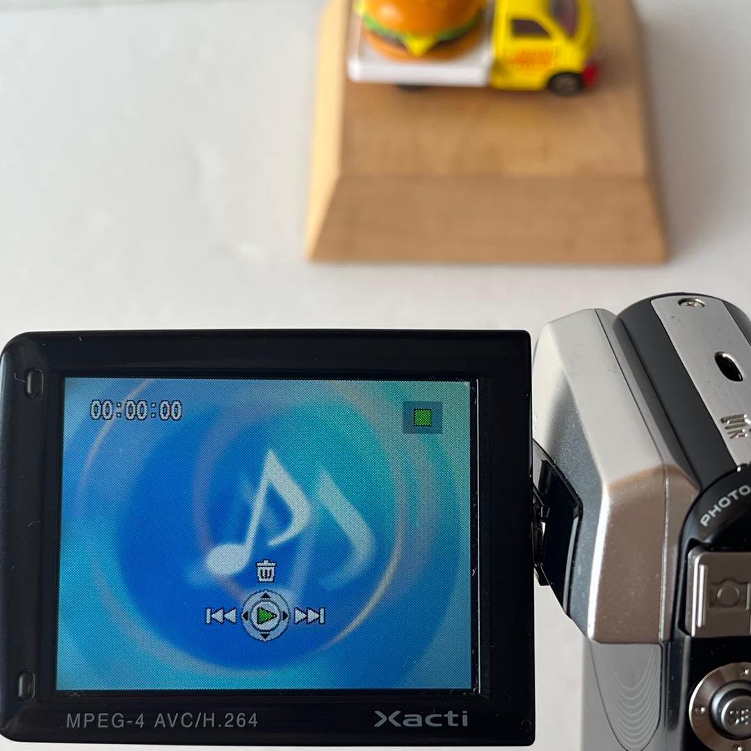 SANYOデジタルムービーカメラXacti DMX-CG65シルバー⭐️実働美品