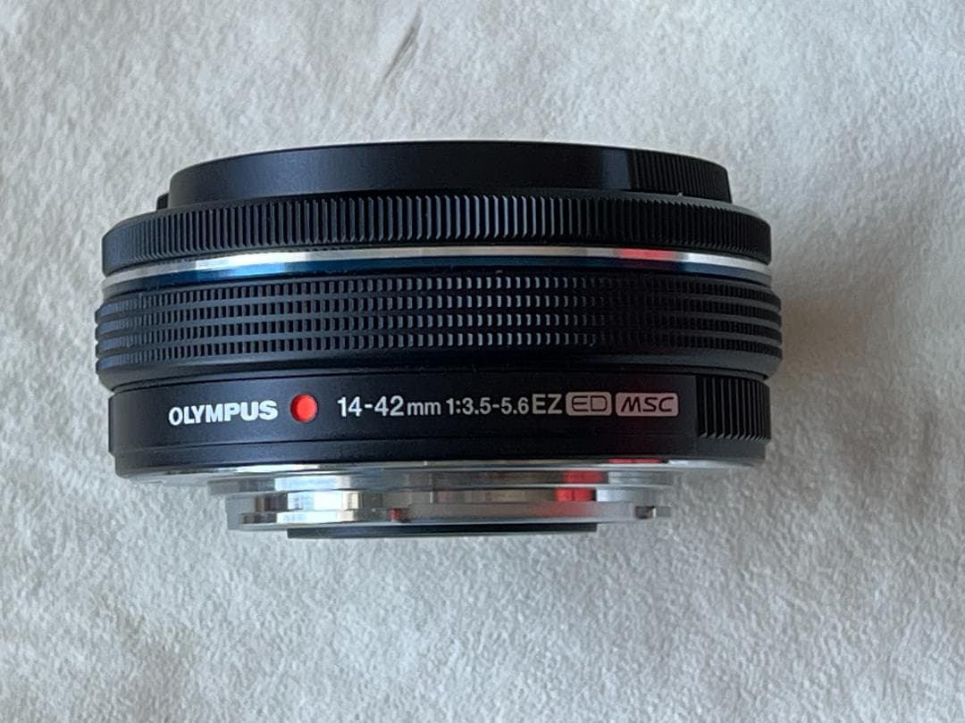 M.ZUIKO ED 14-42mm F3.5-5.6 EZ　自動開閉キャップ付
