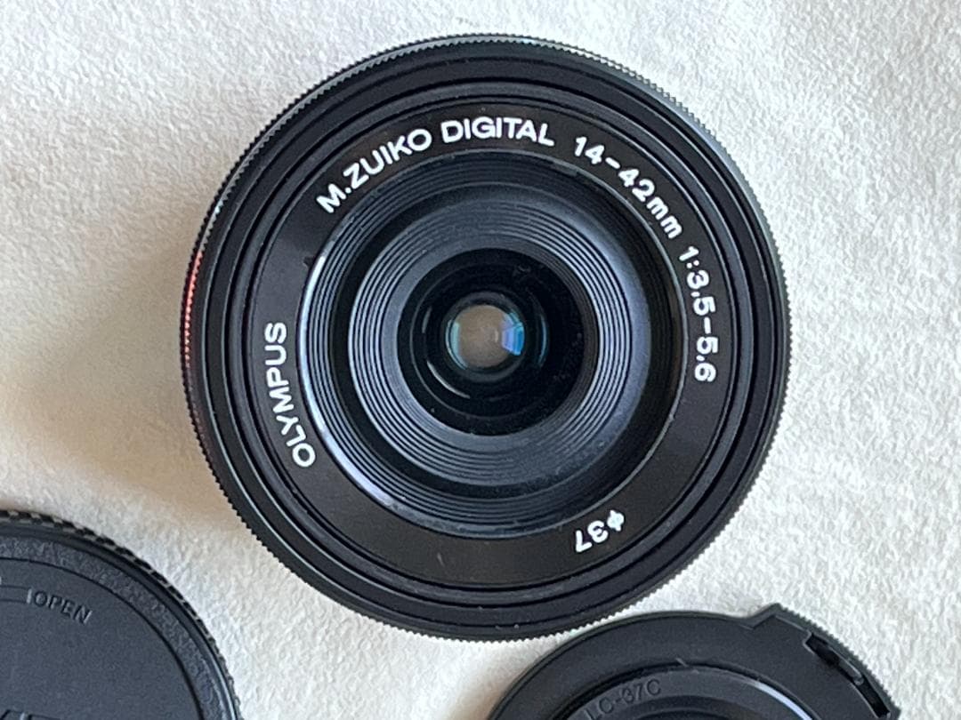 M.ZUIKO ED 14-42mm F3.5-5.6 EZ　自動開閉キャップ付