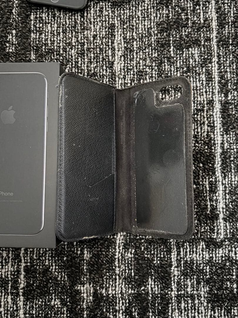 Apple iPhone7(128GB) ルイヴィトン付き