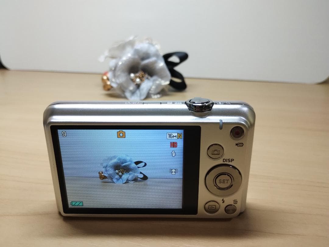 薄型 CASIO EXILIM EX-ZS29 シルバー デジカメ コンデジ