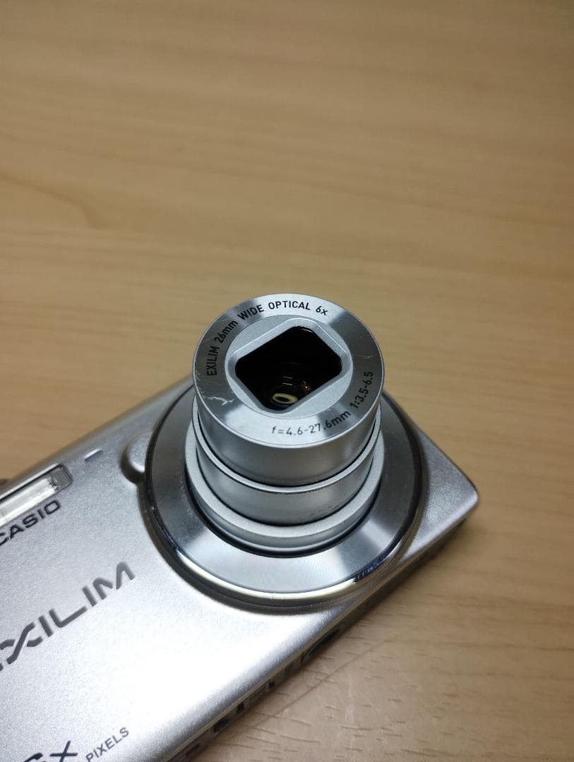 薄型 CASIO EXILIM EX-ZS29 シルバー デジカメ コンデジ