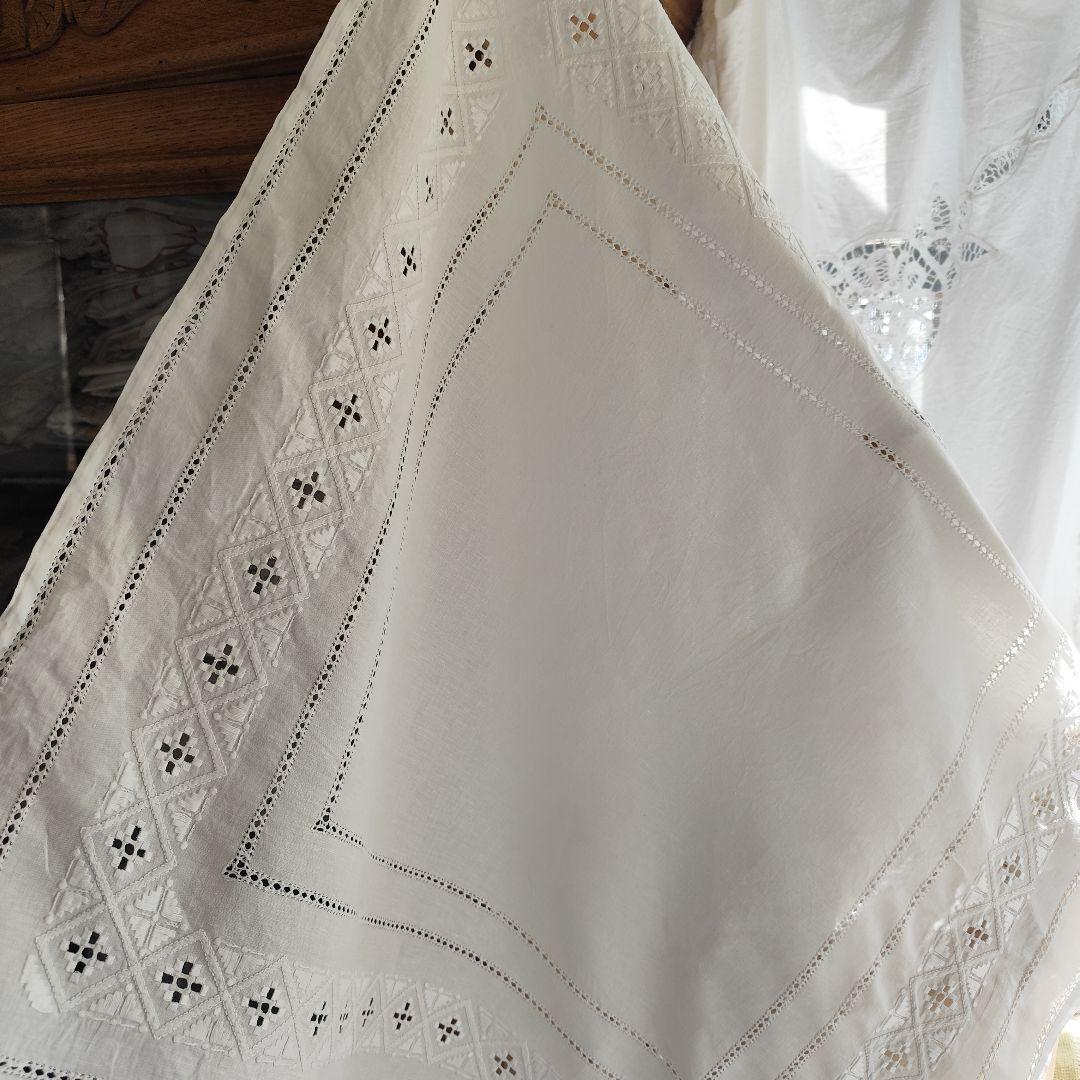 白糸ハーダンガー刺繍　ヴィンテージリネン　テーブルクロス