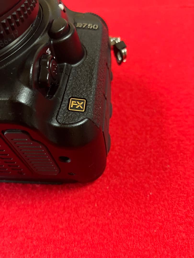 衝撃　決算値下げ！　Ｄ750 Ｓ数11700回 50mm1.8付き