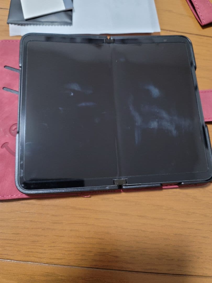 Google Pixel Fold 本体 ケース付き