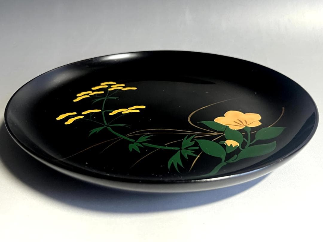 皿■漆器【伝統工芸】黒漆 草花金蒔絵 銘々皿（丸皿）草花文（女郎花・秋草など）■