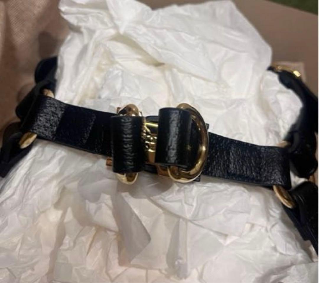 【新品】GUCCI 犬 ハーネス ロゴ入り ペット ブラックレザー ゴールド　M