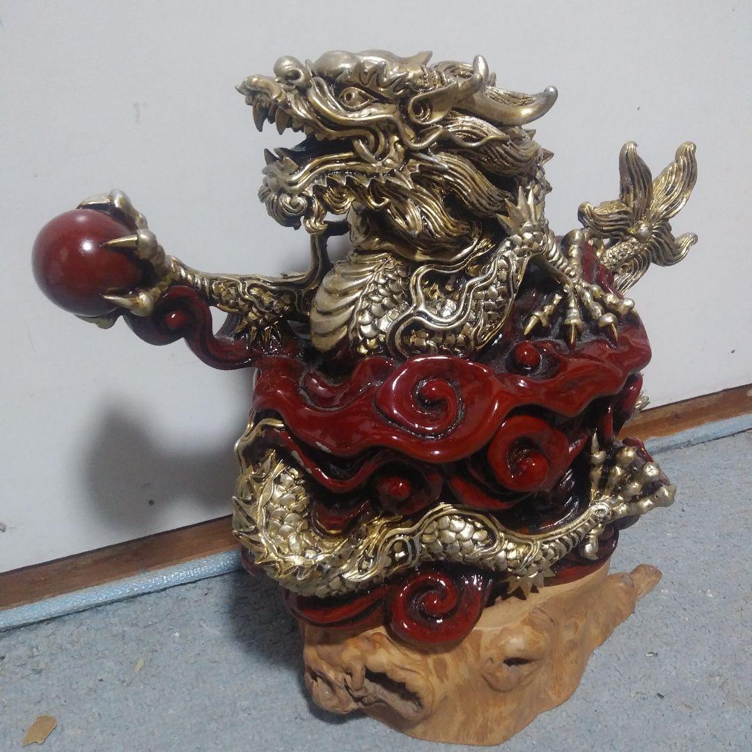 ドラゴンの彫刻置物 約30cm台座付き
