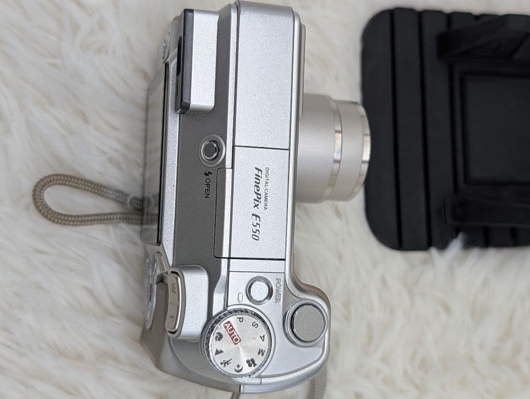 Fujifilm E550 FinePixフラッシュ付きコンパクトデジタルカメラ