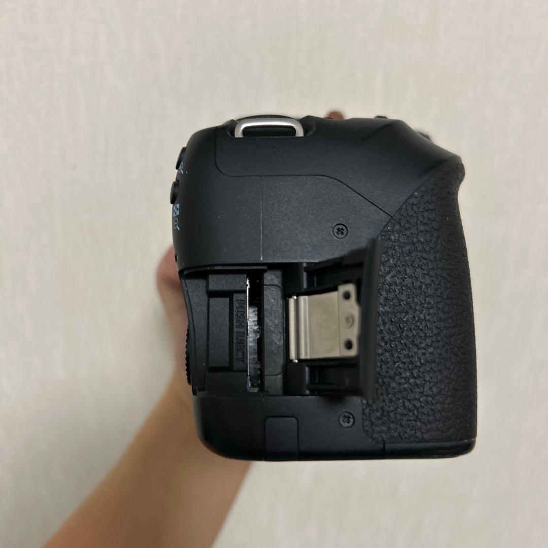 【ジャンク品】EOS Kiss X10i 一眼レフカメラ