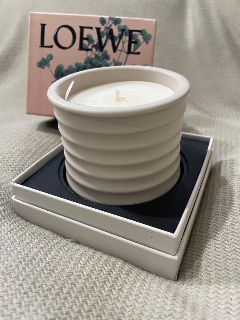 LOEWE アロマキャンドル 白陶器製