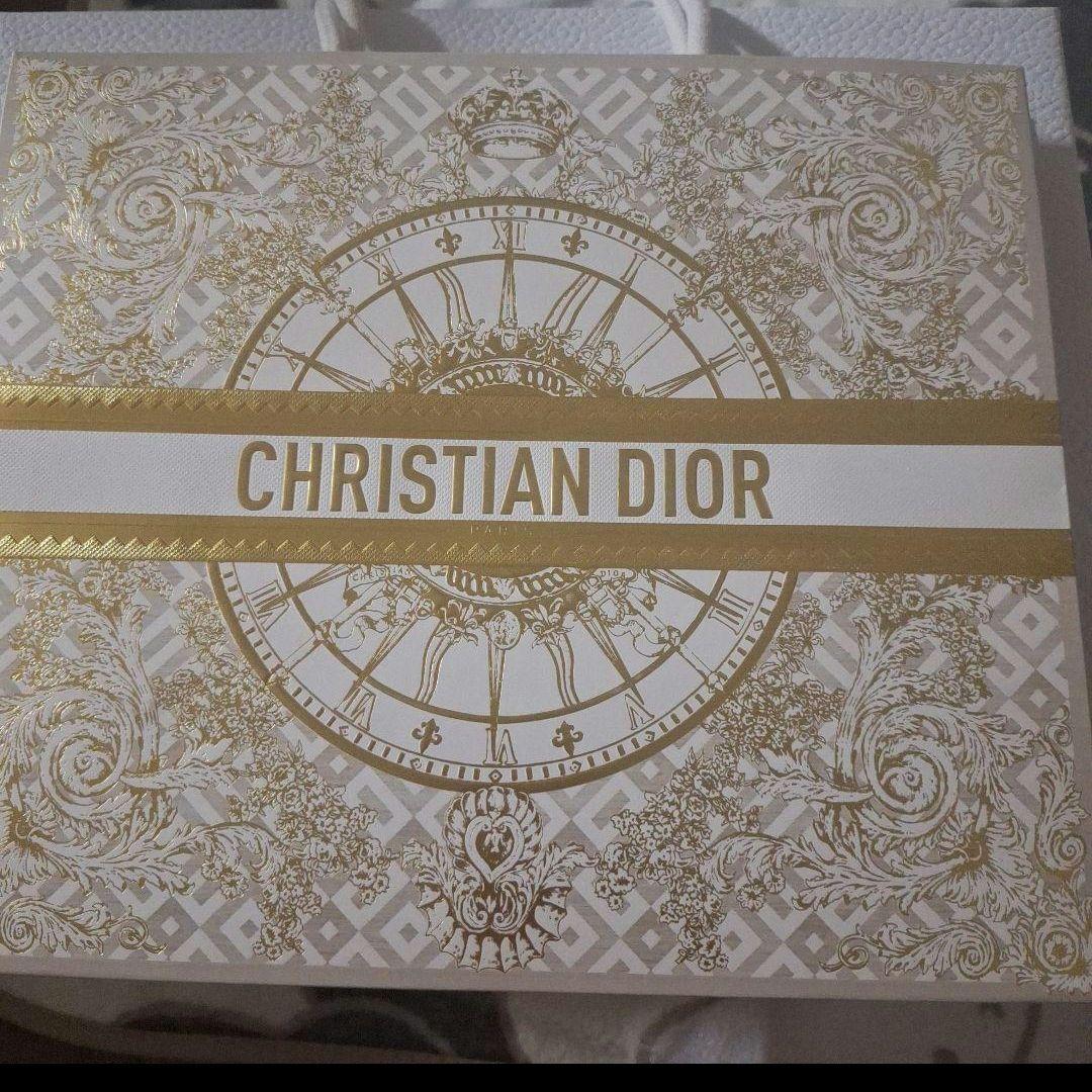 Dior クリスマスコフレ　モンテーニュコフレ2024　ノベルティ ポーチ 香水