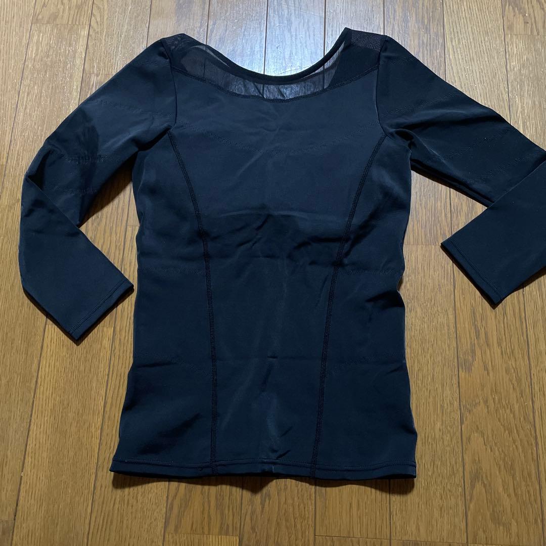 【美品】パーフェクトフォームトップス　ロングスリーブ