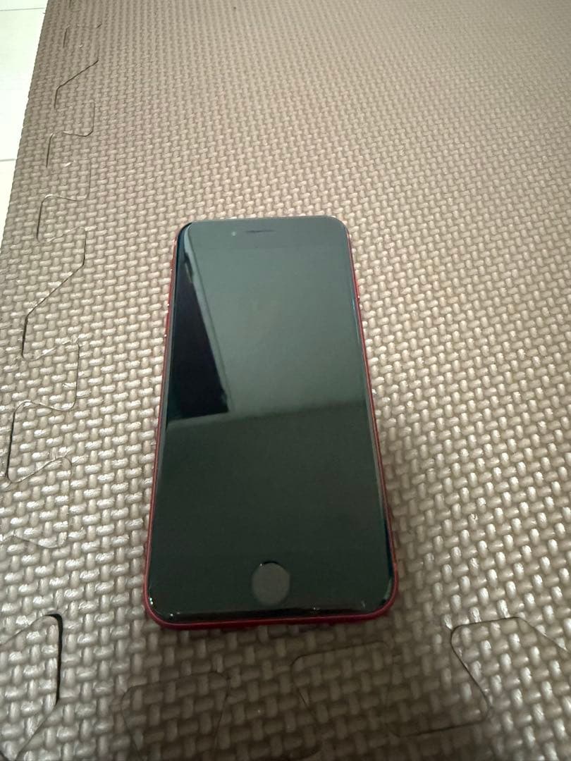 iPhone SE 第3世代　レッド