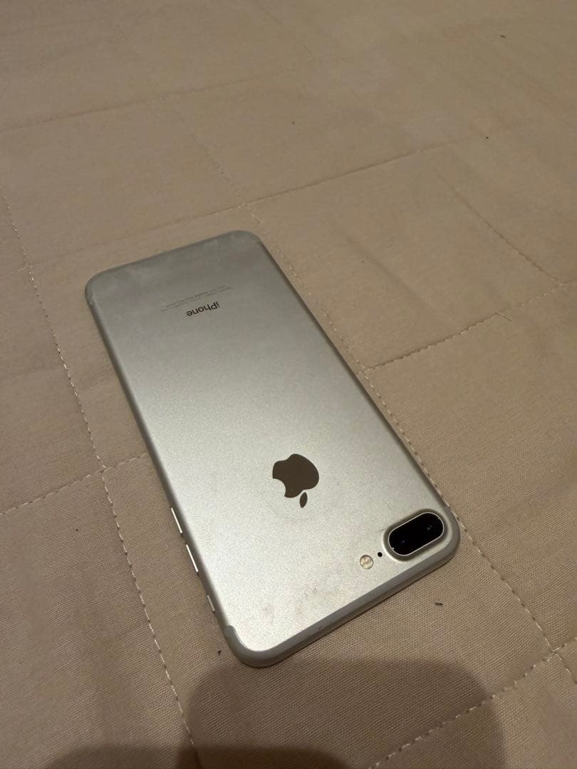 【動作良好】iPhone 7 Plus 128GB シルバー SIMフリー