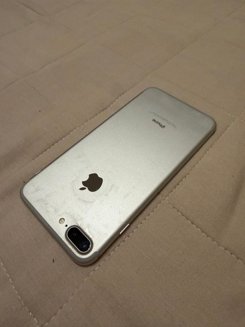 【動作良好】iPhone 7 Plus 128GB シルバー SIMフリー