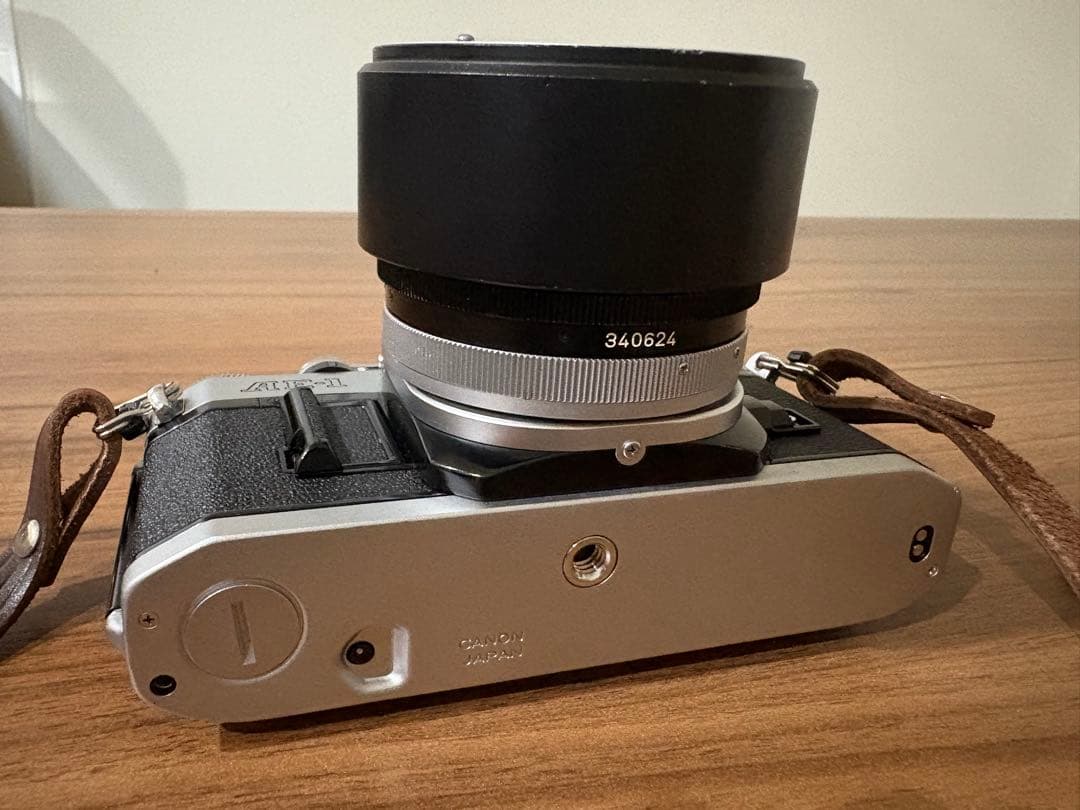 Canon AE-1 フィルムカメラ 50mmレンズ、キャップ、ストラップ付