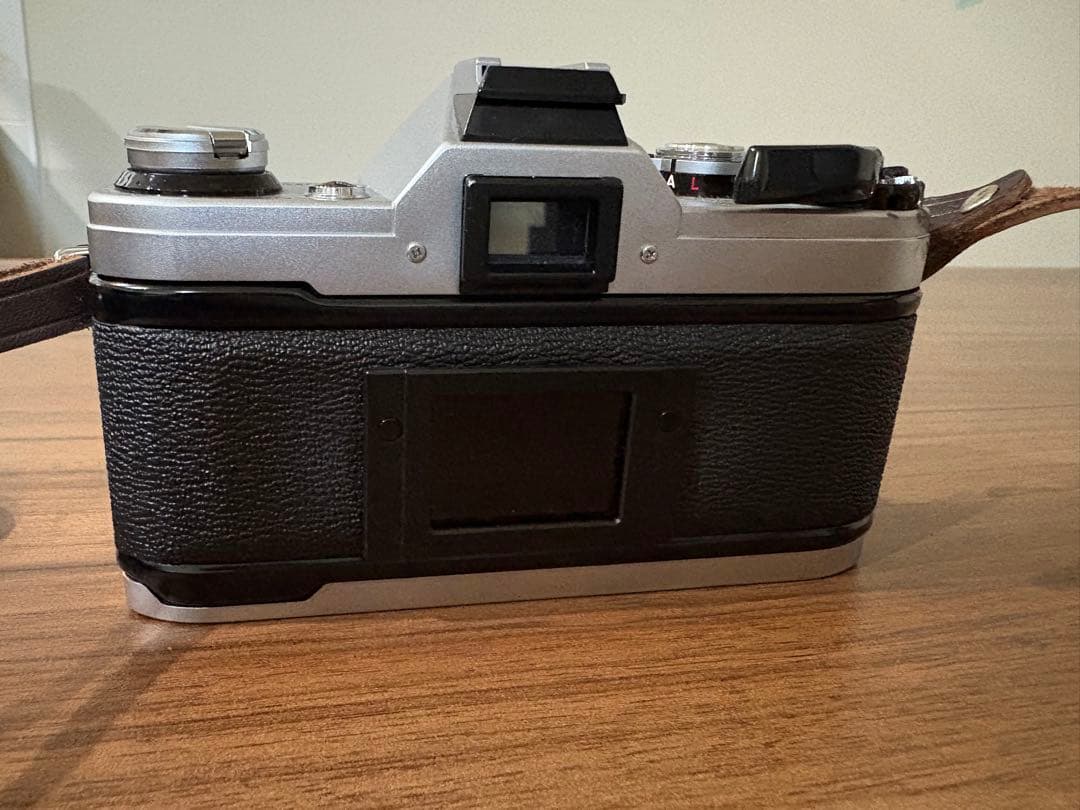 Canon AE-1 フィルムカメラ 50mmレンズ、キャップ、ストラップ付