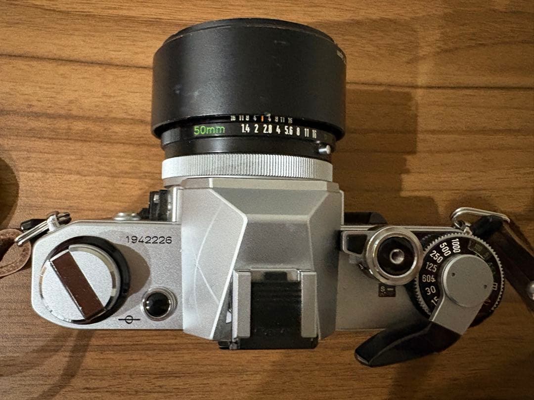 Canon AE-1 フィルムカメラ 50mmレンズ、キャップ、ストラップ付