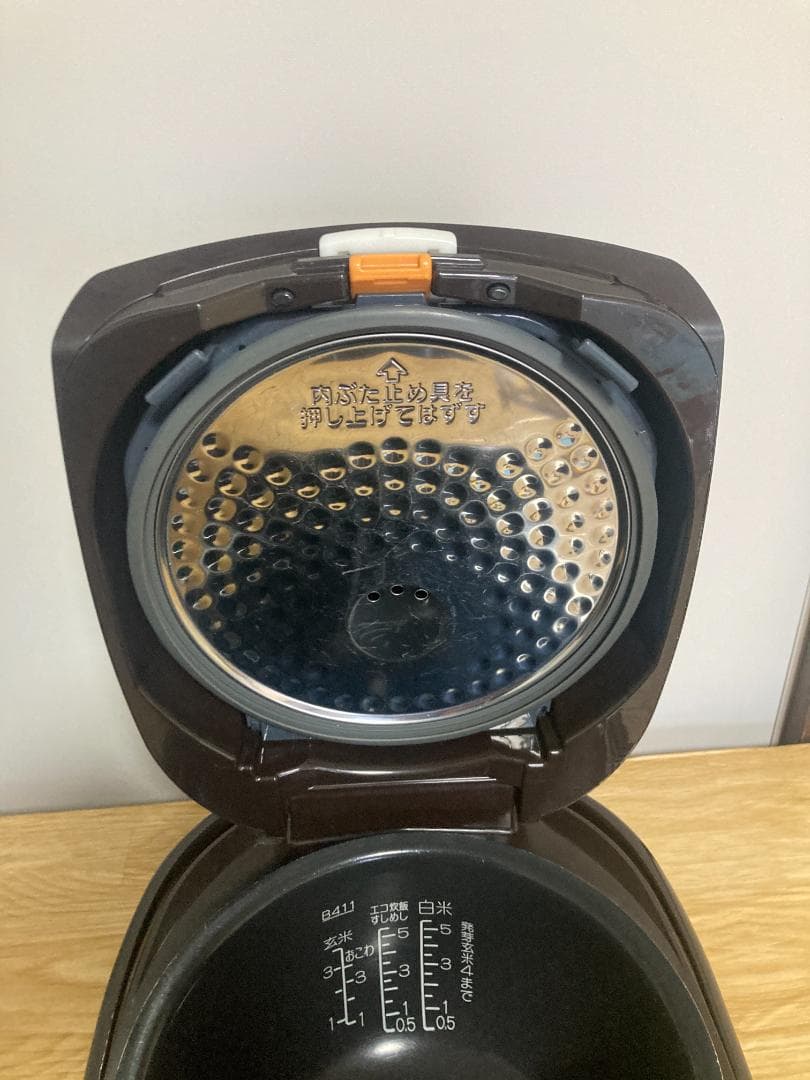 ★美品★象印　ZOJIRUSHI　極め炊き　5.5合炊き　NP‐VI10ブラウン