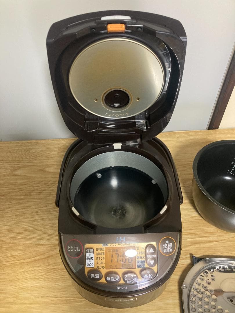 ★美品★象印　ZOJIRUSHI　極め炊き　5.5合炊き　NP‐VI10ブラウン