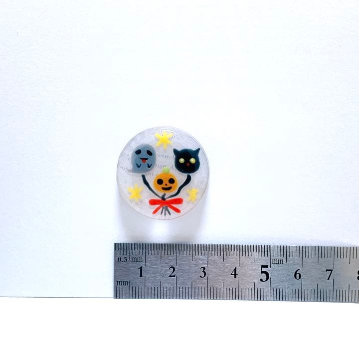 ブローチ　ハロウィン　黒猫　レジン