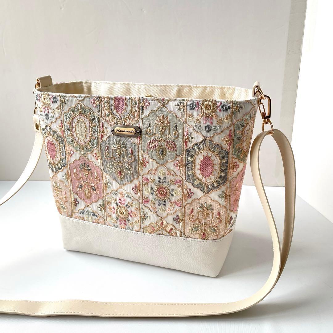 リュンヌ　インド刺繍ゴールドオレンジ系と合皮　ショルダーバッグ