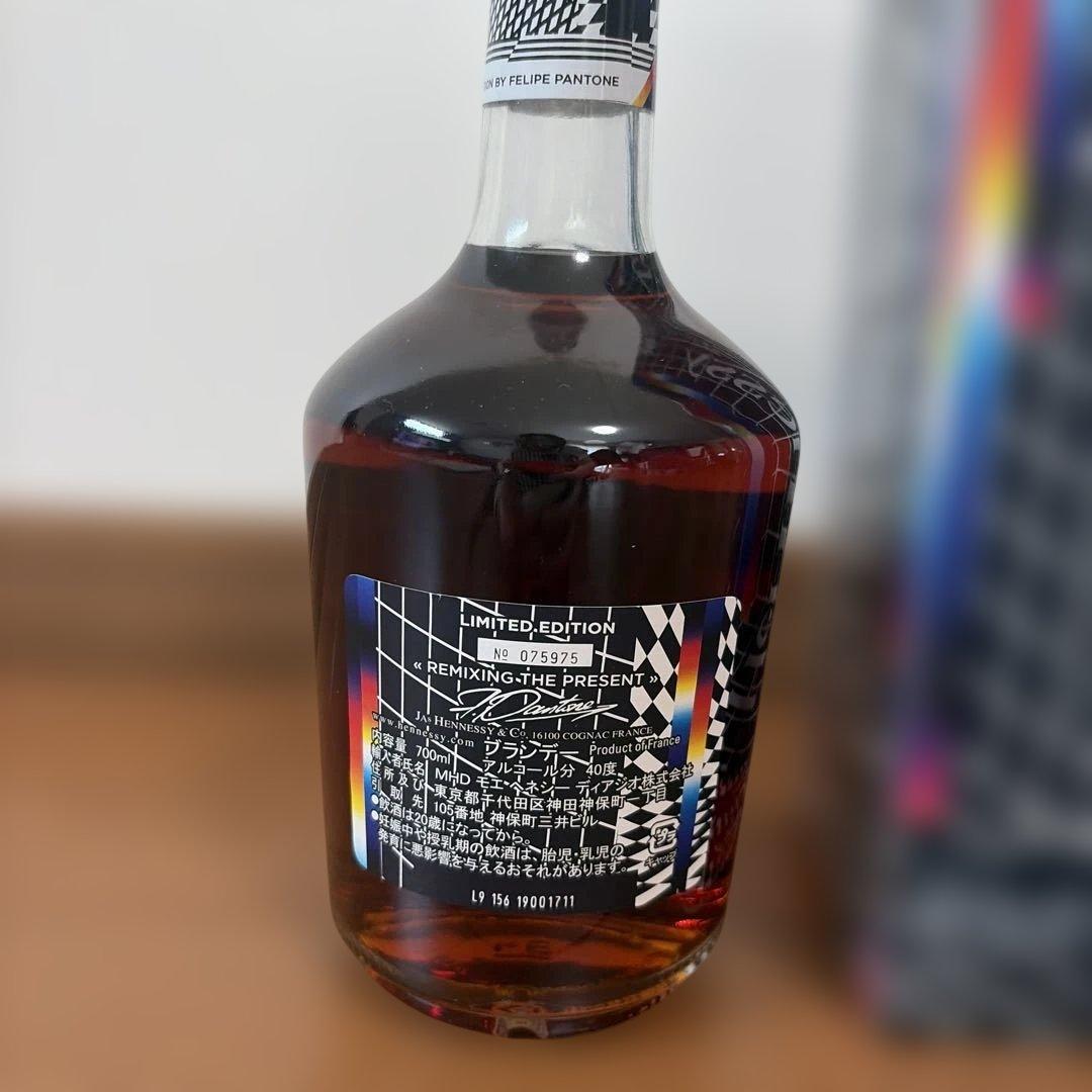 ヘネシー　Very Special 限定版 Felipe Pantone