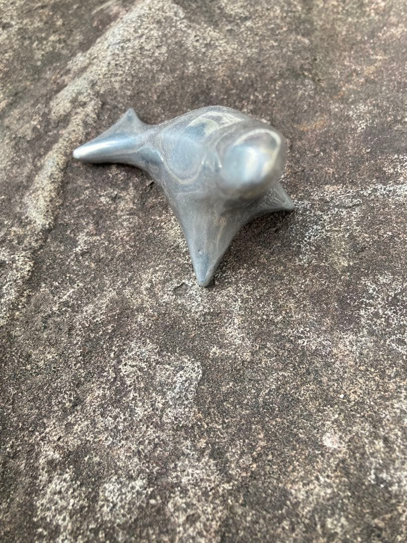 アラスカのかわいい工芸品　クジラ形オブジェ　ヴィンテージ