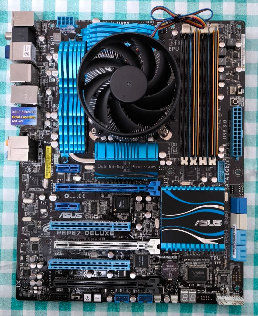 i7 CPU＋マザーボード＋メモリ8GB＋CPUクーラー＋GPUのセット。