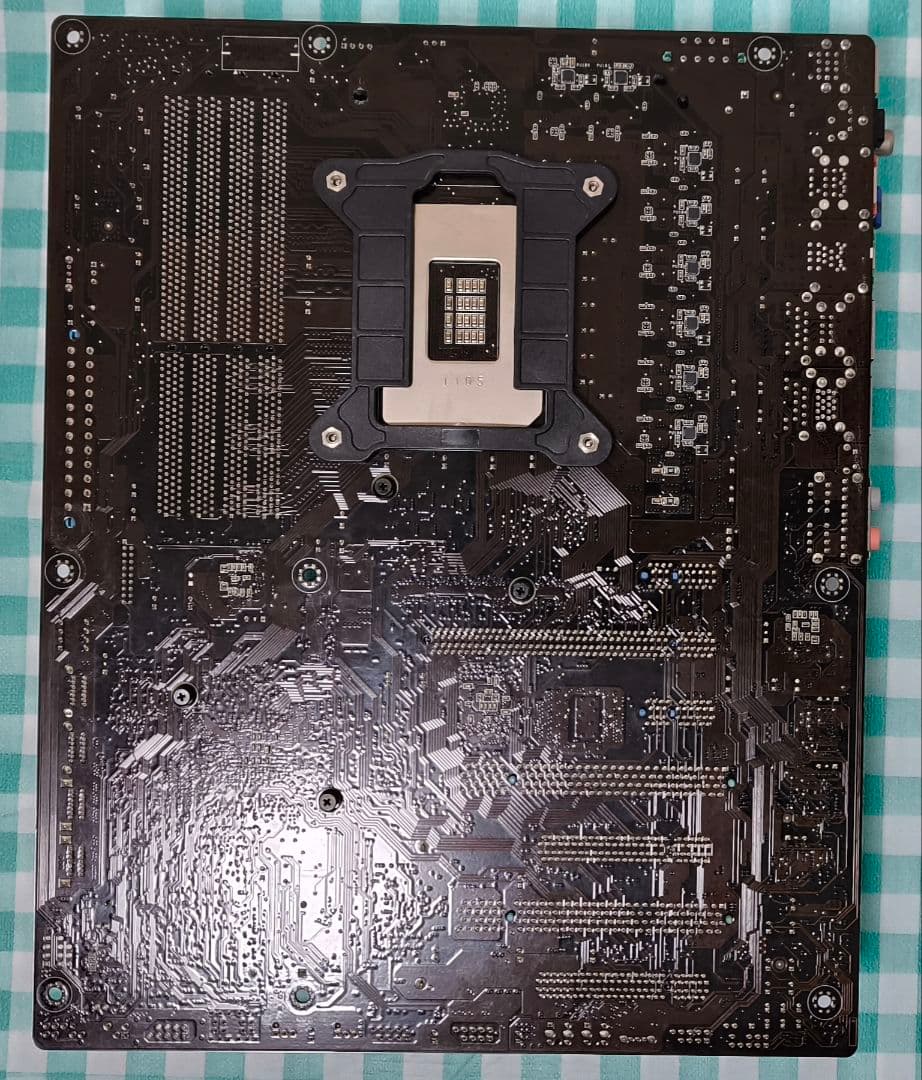 i7 CPU＋マザーボード＋メモリ8GB＋CPUクーラー＋GPUのセット。