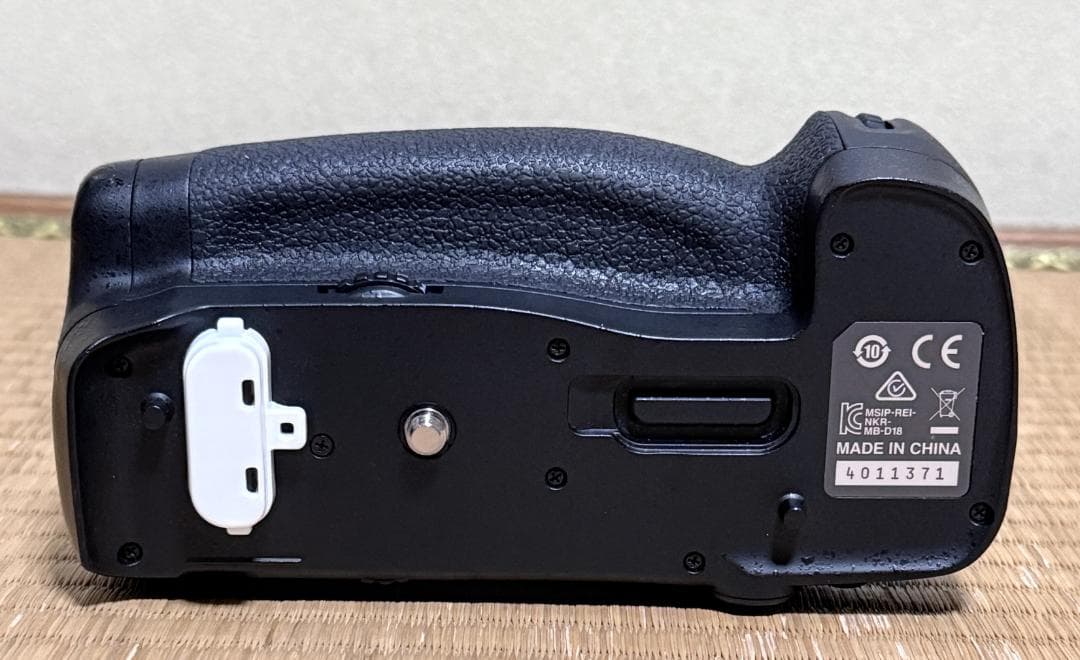 ほぼ新品 ニコン D850用 マルチパワーバッテリーパック MB-D18