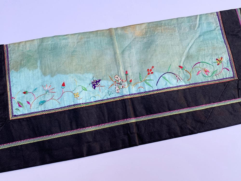 【繍】　★ 織繍 綾地嵌黒緞辺簾布 ★　清朝期　花卉 胡蝶 刺繍文様　明清繍品