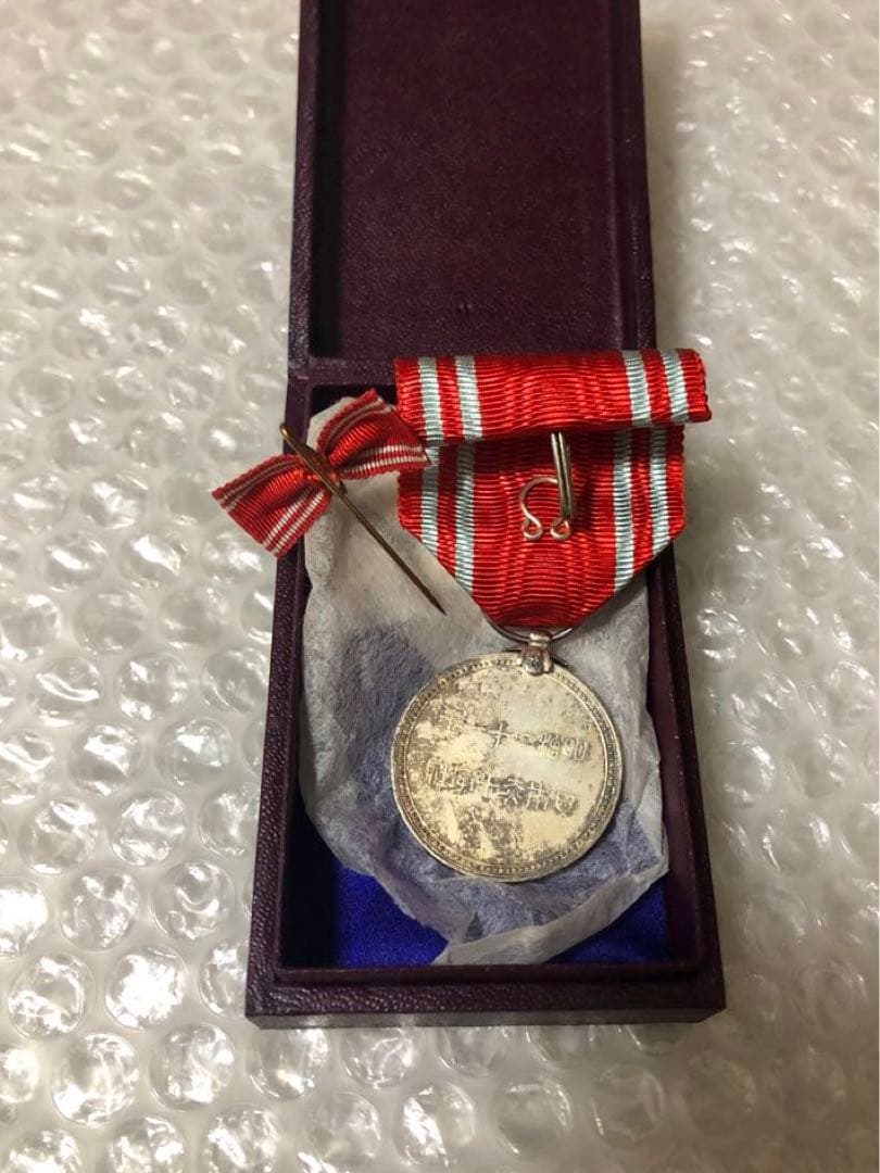箱付き アンティーク 骨董品 戦時中 メダル 勲章 日本軍 大日本帝国