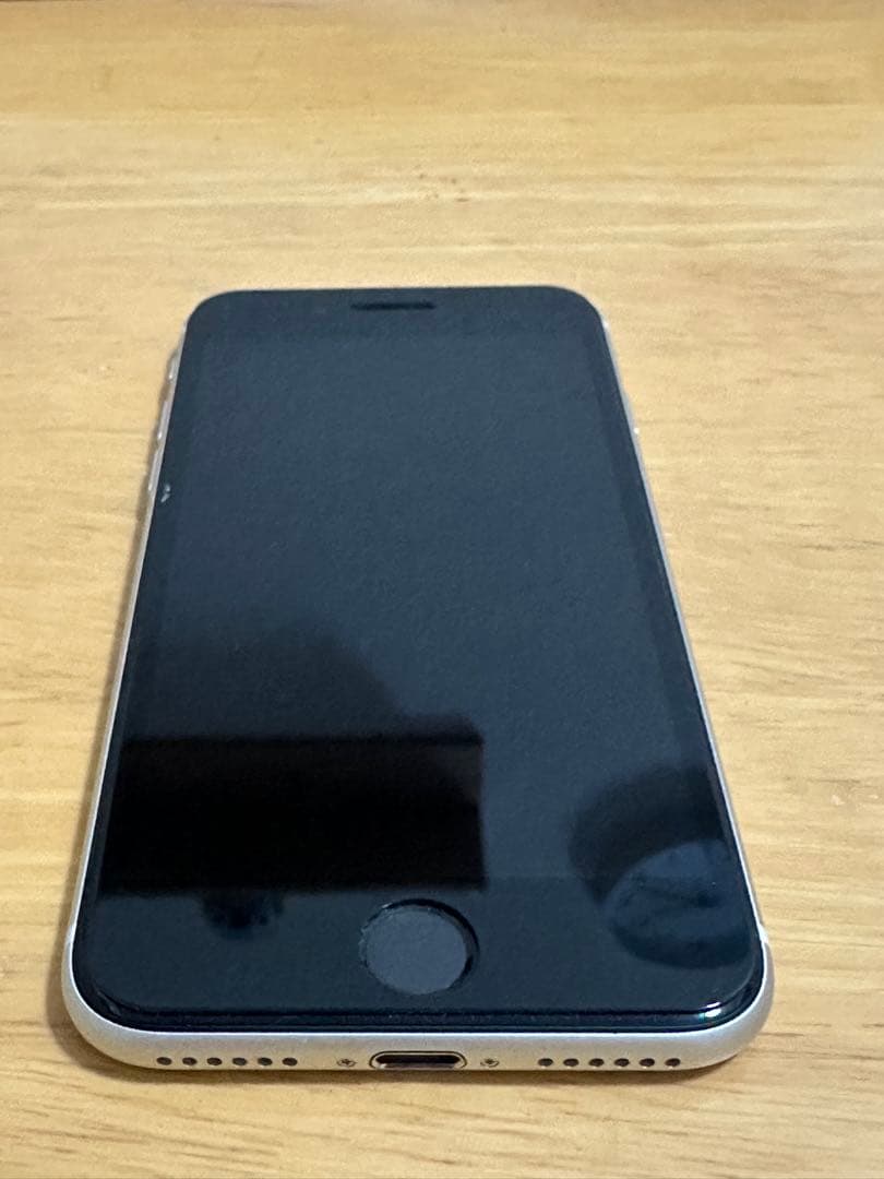 Apple iPhone SE (第3世代) スターライト　128GB