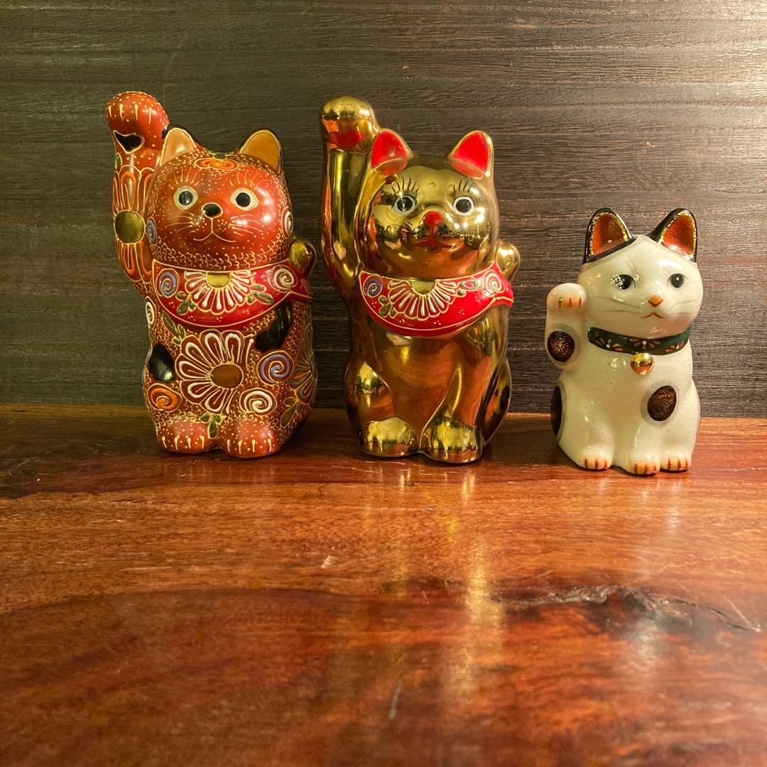 九谷焼 招き猫 金彩 花文様 陶芸 置物 縁起物 工芸品