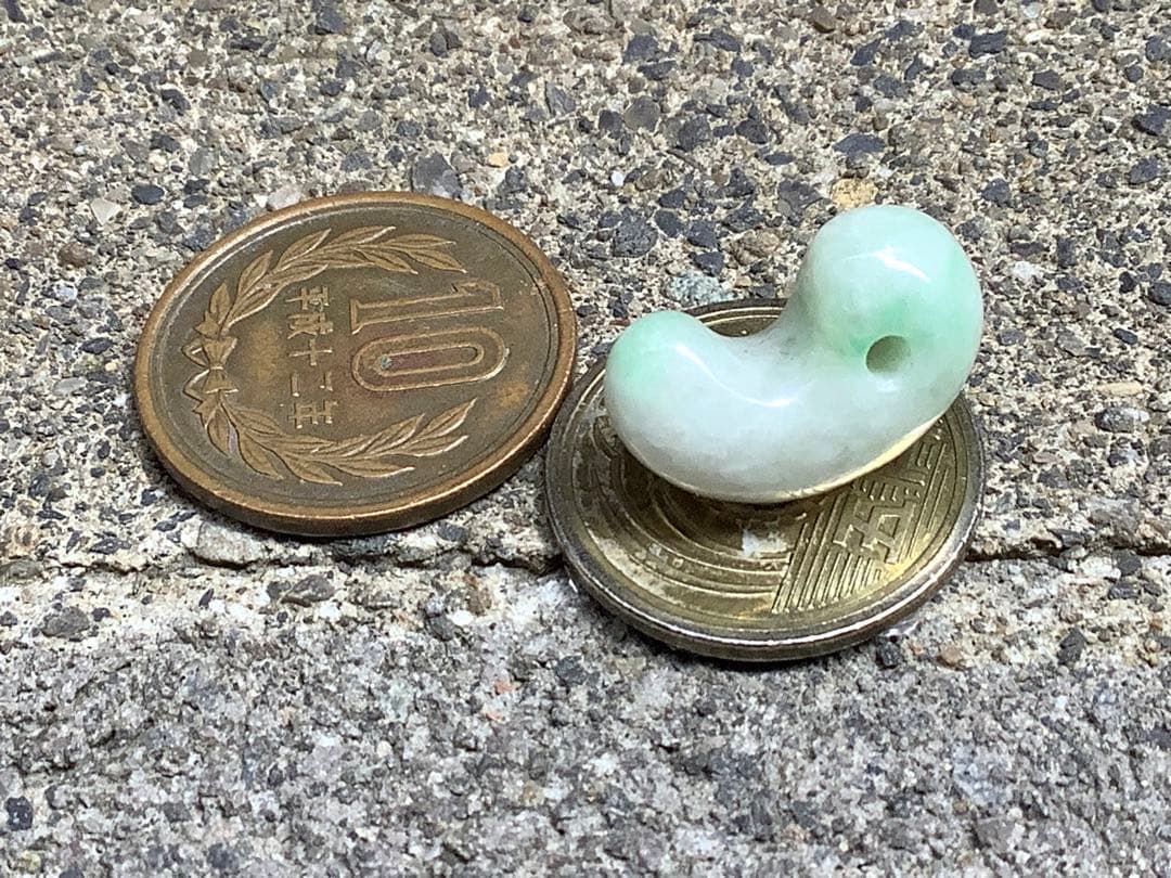⭕️遠い昔からの縁起物　糸魚川翡翠勾玉　本物をお持ちください　鑑定ソーティング付‼️