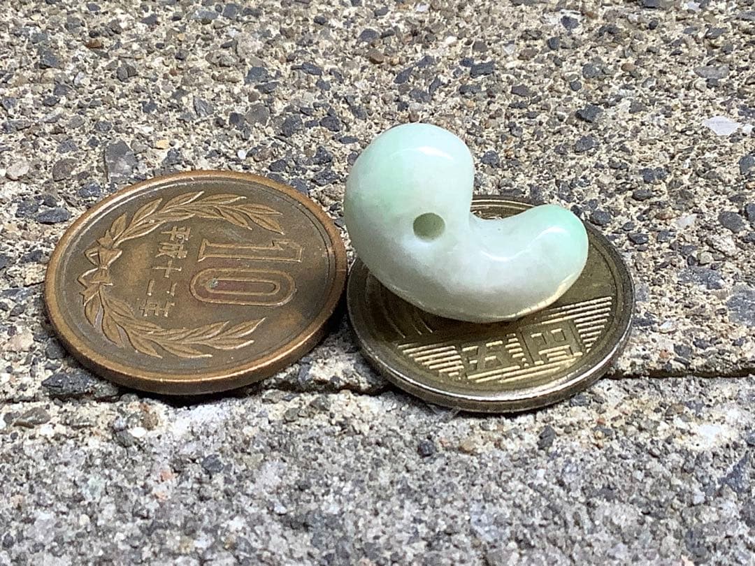 ⭕️遠い昔からの縁起物　糸魚川翡翠勾玉　本物をお持ちください　鑑定ソーティング付‼️
